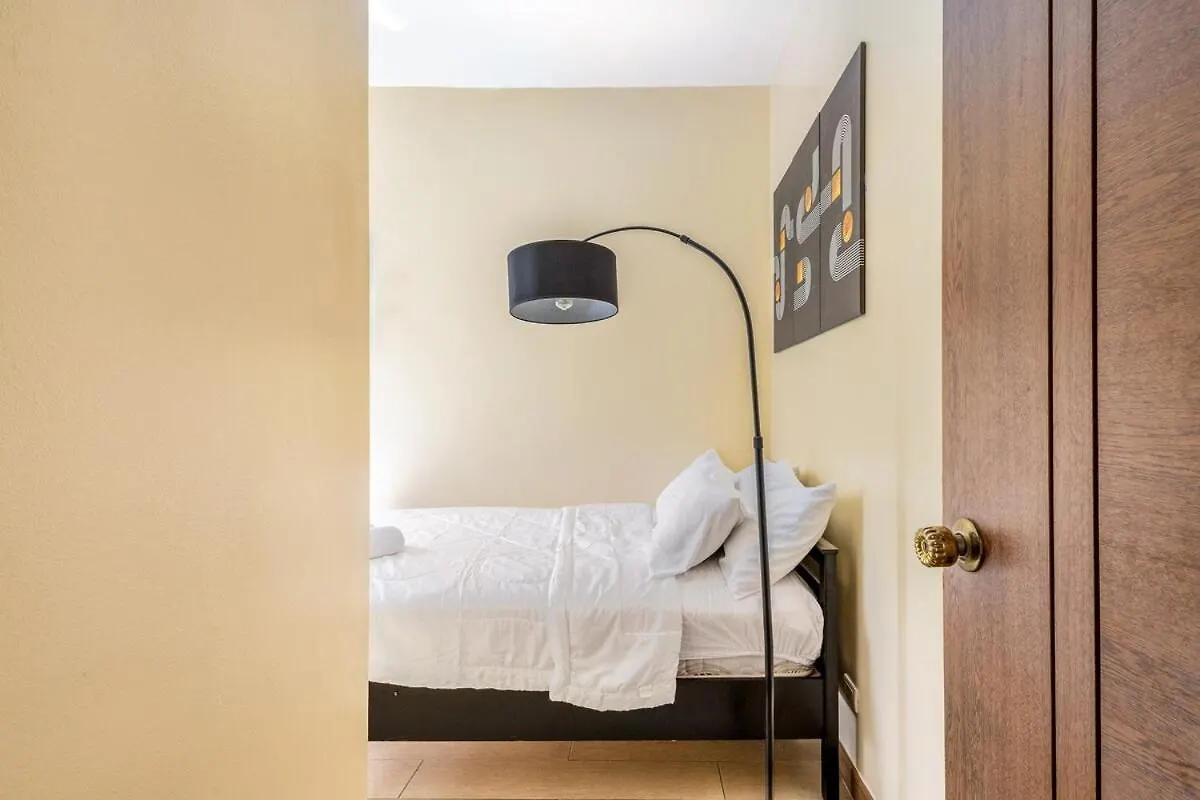 Minimalist Haven 3Br Unit At Mckinley Hill Apartment Manila