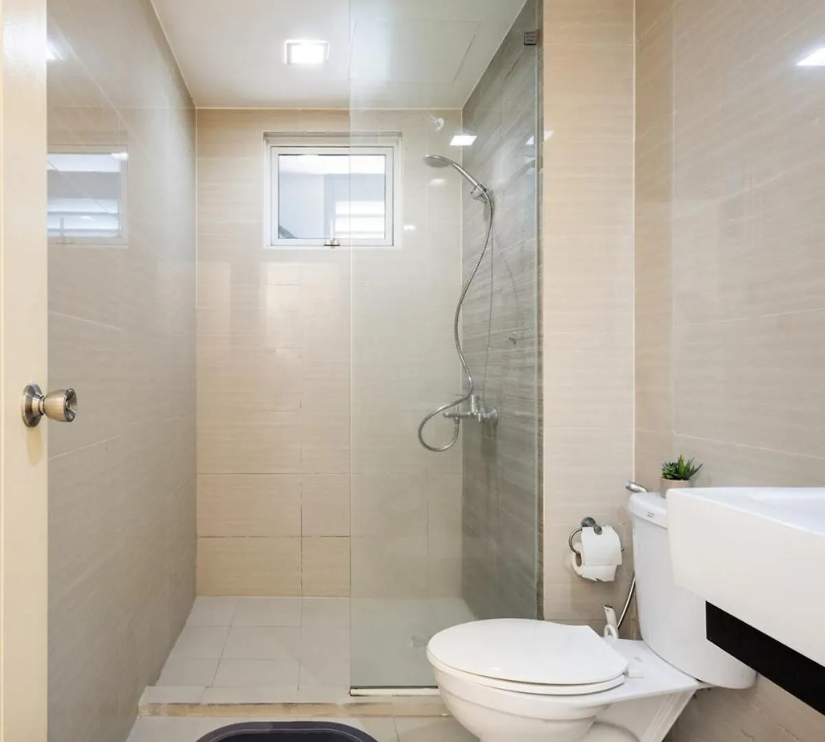 Minimalist Haven 3Br Unit At Mckinley Hill Apartment Manila 0*,